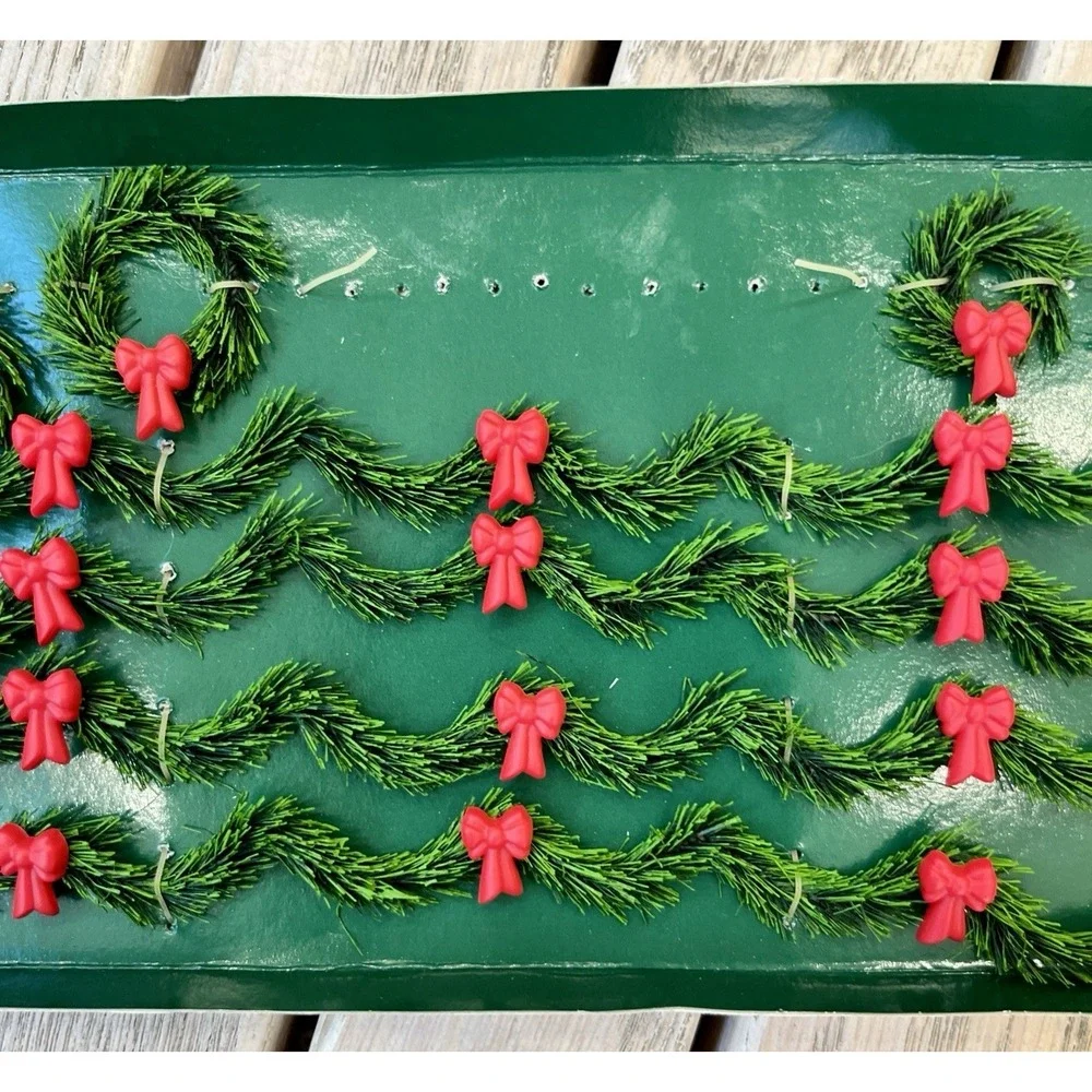 Department 56 Village Holiday Trimmings Garlands & Wreaths - Incomplete